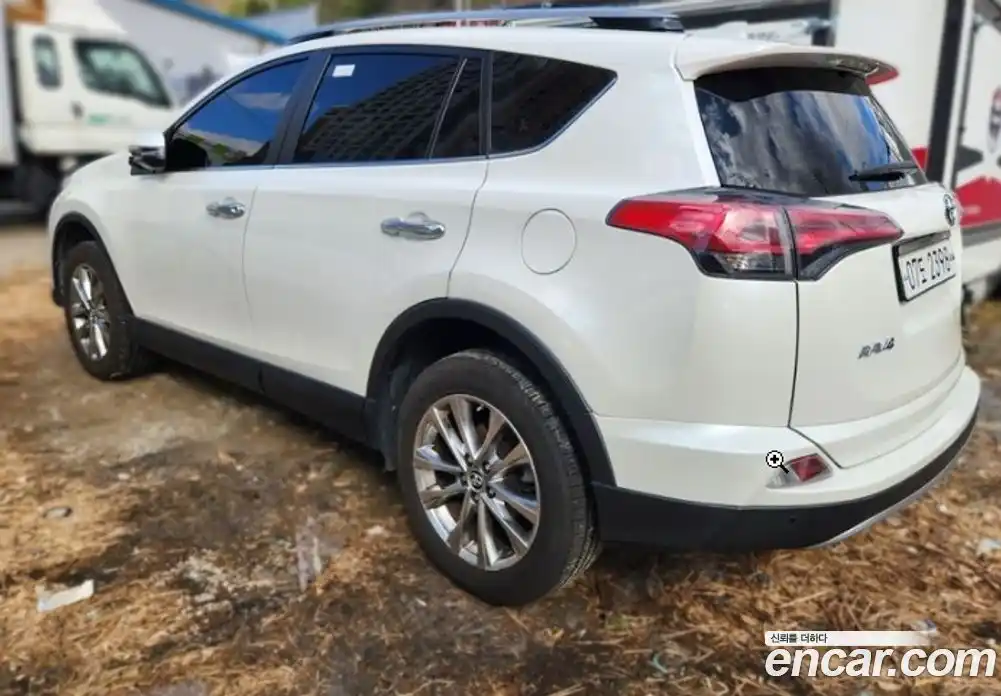 Toyota RAV4 2017 2.5 Автомат в Москве № 536956, фото 4