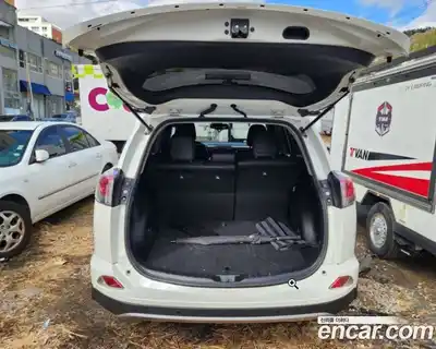 Toyota RAV4 2017 2.5 Автомат в Москве № 536956, миниатюра 7