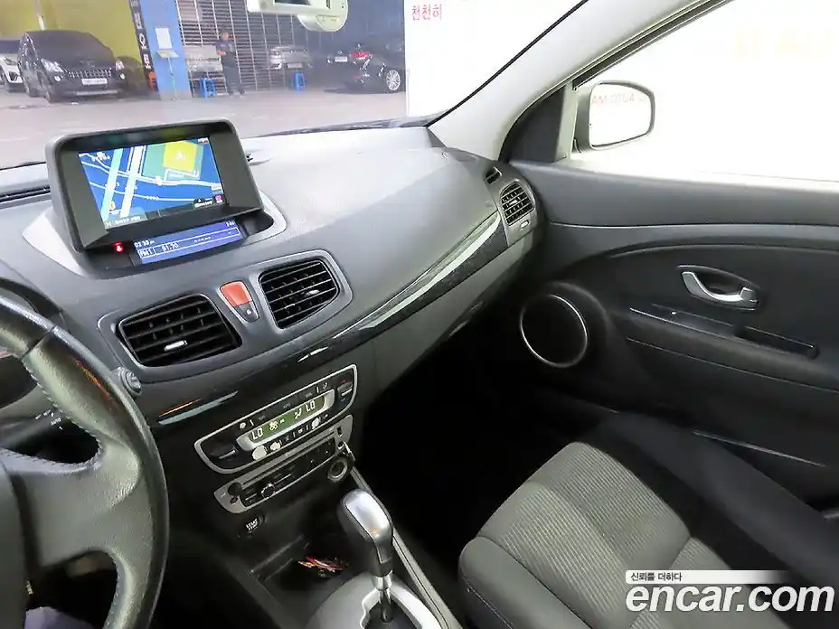 Renault SM3 2015 1.6 Автомат в Москве № 537177, фото 11