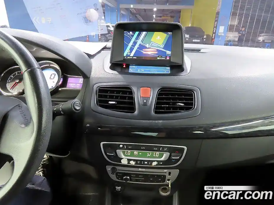 Renault SM3 2015 1.6 Автомат в Москве № 537177, фото 12