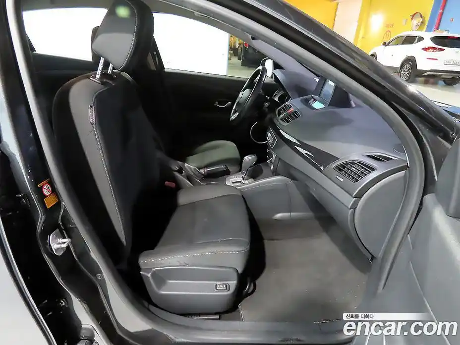 Renault SM3 2015 1.6 Автомат в Москве № 537177, фото 13