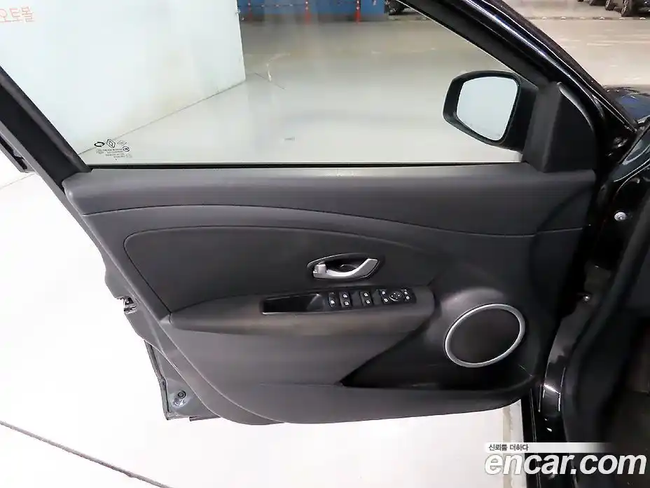 Renault SM3 2015 1.6 Автомат в Москве № 537177, фото 14