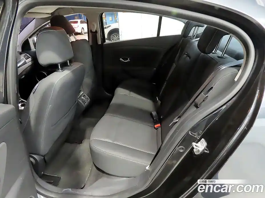 Renault SM3 2015 1.6 Автомат в Москве № 537177, фото 20