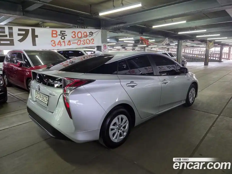 Toyota Prius 2018 1.8 Автомат в Москве № 538282, фото 3