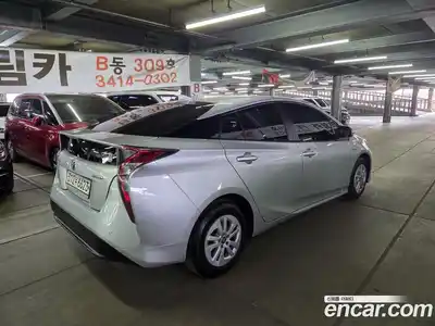 Toyota Prius 2018 1.8 Автомат в Москве № 538282, миниатюра 3
