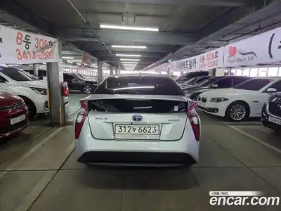 Toyota Prius 2018 1.8 Автомат в Москве № 538282, миниатюра 4
