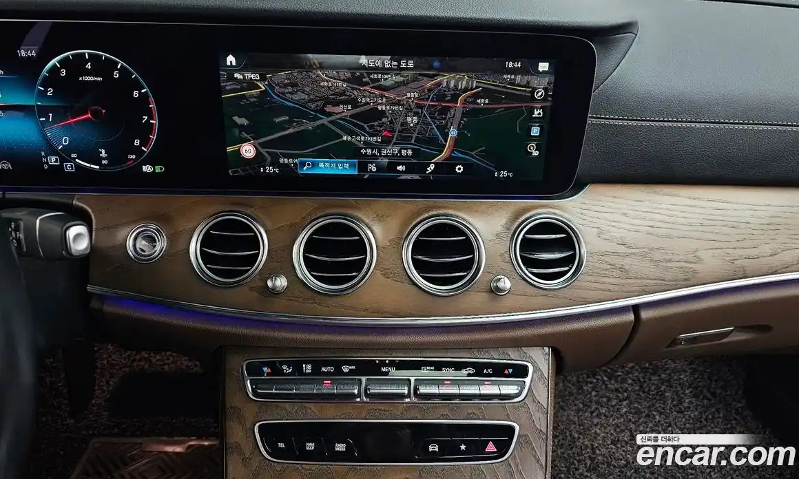 Mercedes-Benz E-Class 2021 2.0 Автомат в Москве № 543348, фото 13