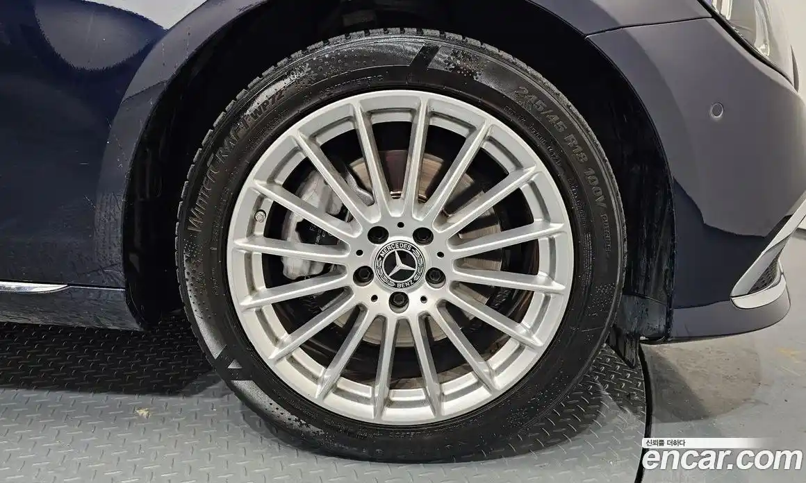 Mercedes-Benz E-Class 2021 2.0 Автомат в Москве № 543348, фото 4