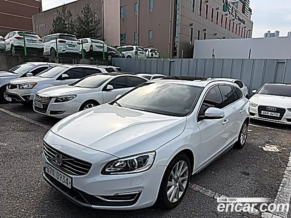 Volvo V60 2015 1.6 Автомат в Москве № 545149, фото 1