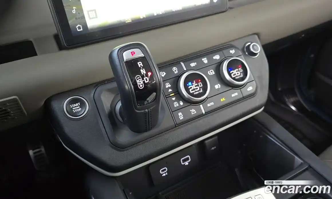 Land Rover Defender 2022 3.0 Автомат в Москве № 546144, фото 9