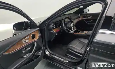 Mercedes-Benz E-Class 2022 2.0 Автомат в Москве № 142115, миниатюра 2