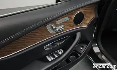 Mercedes-Benz E-Class 2022 2.0 Автомат в Москве № 142115, миниатюра 4