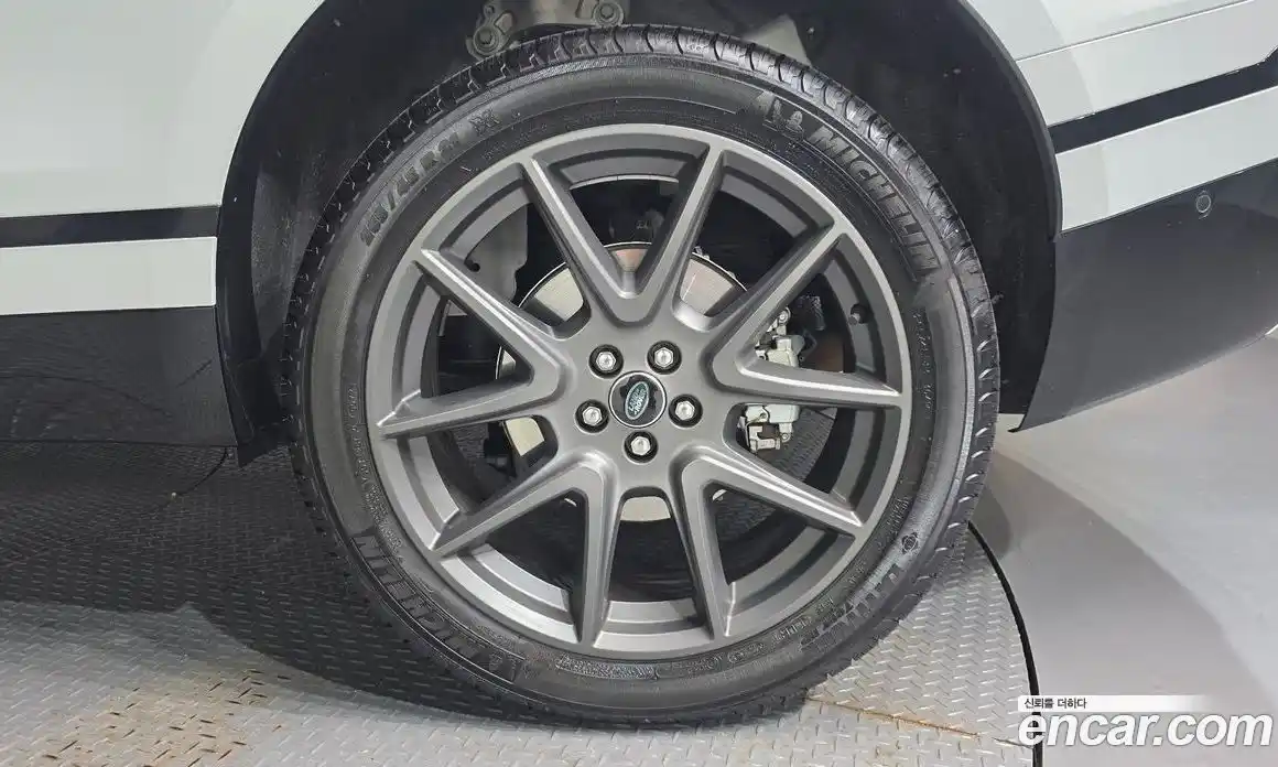 Land Rover Range-Rover Velar 2025 3.0 Автомат в Москве № 165950, фото 17