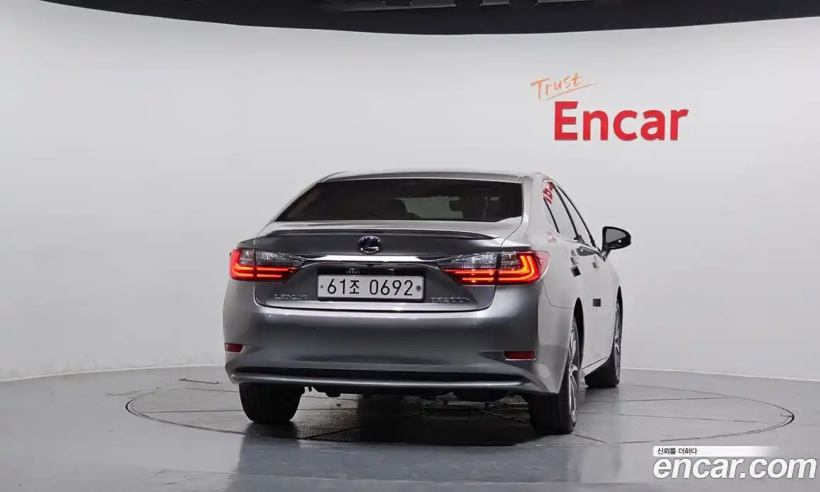 Lexus ES 2016 2.5 Автомат в Москве № 168146, фото 4