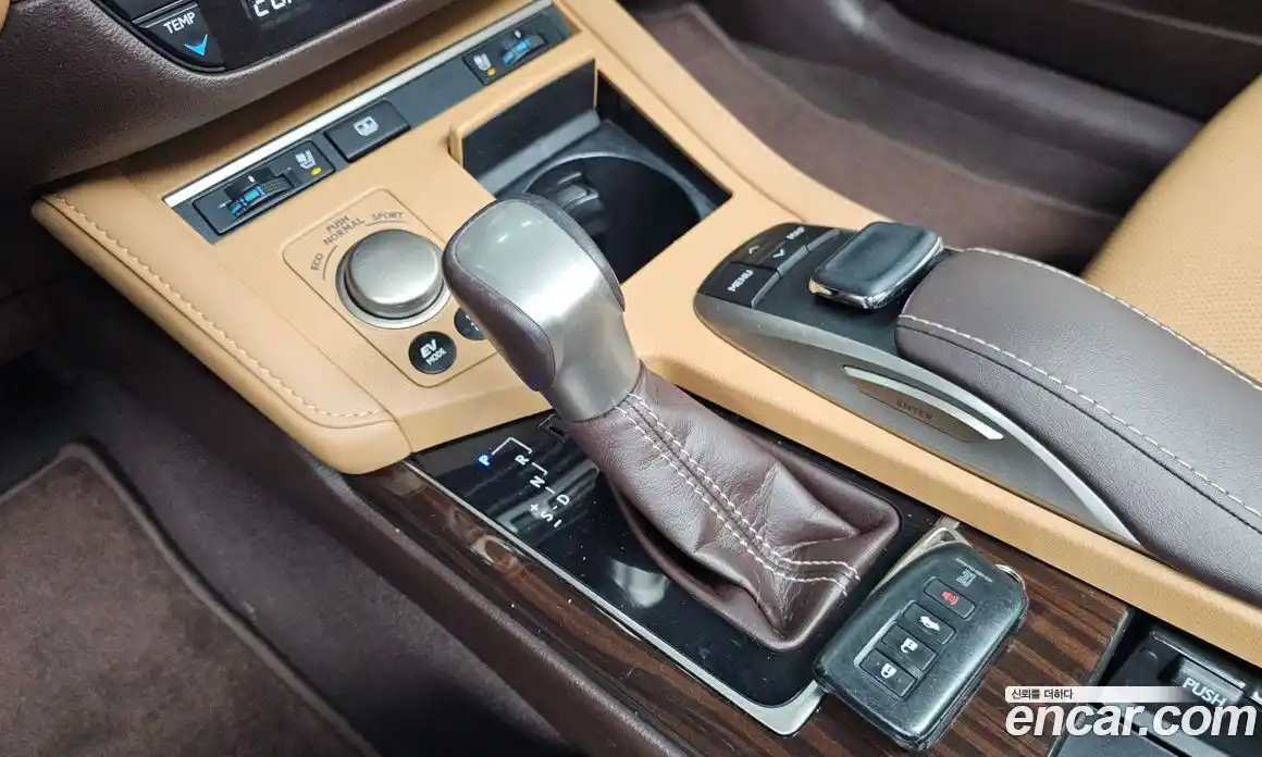 Lexus ES 2016 2.5 Автомат в Москве № 168146, фото 9