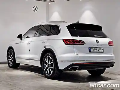 Volkswagen Touareg 2023 3.0 Автомат в Москве № 168755, миниатюра 2