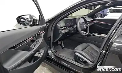 BMW 5-Series 2025 2.0 Автомат в Москве № 187381, миниатюра 2