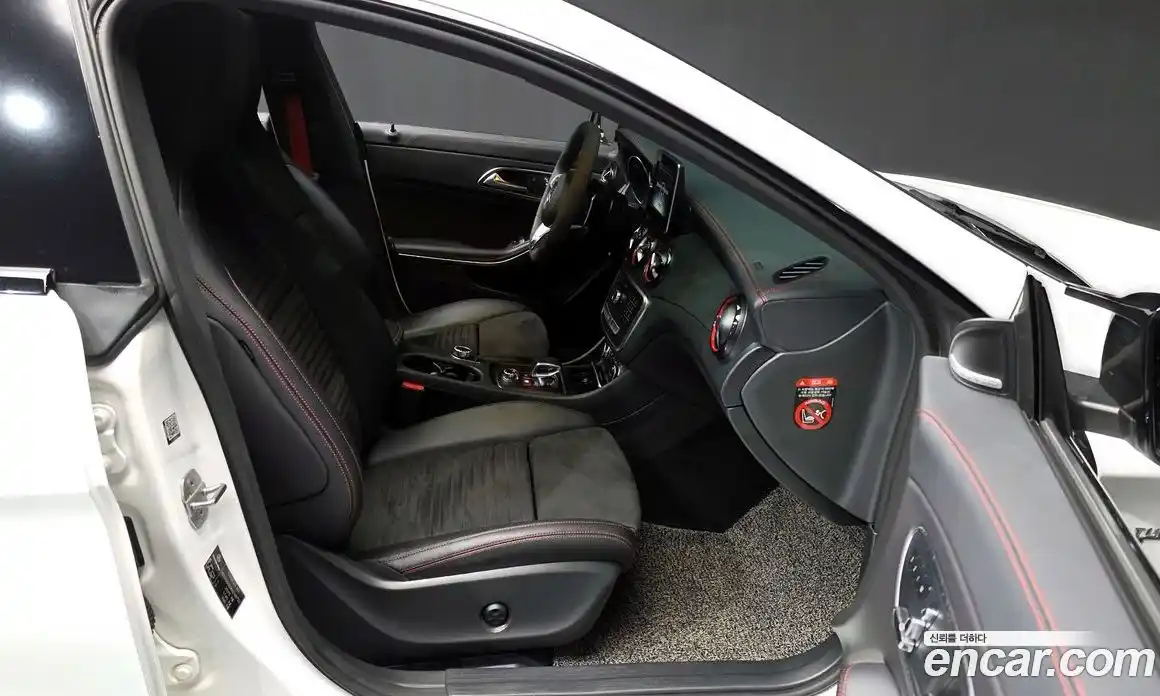 Mercedes-Benz CLA-Class 2019 2.0 Автомат в Москве № 194925, фото 11