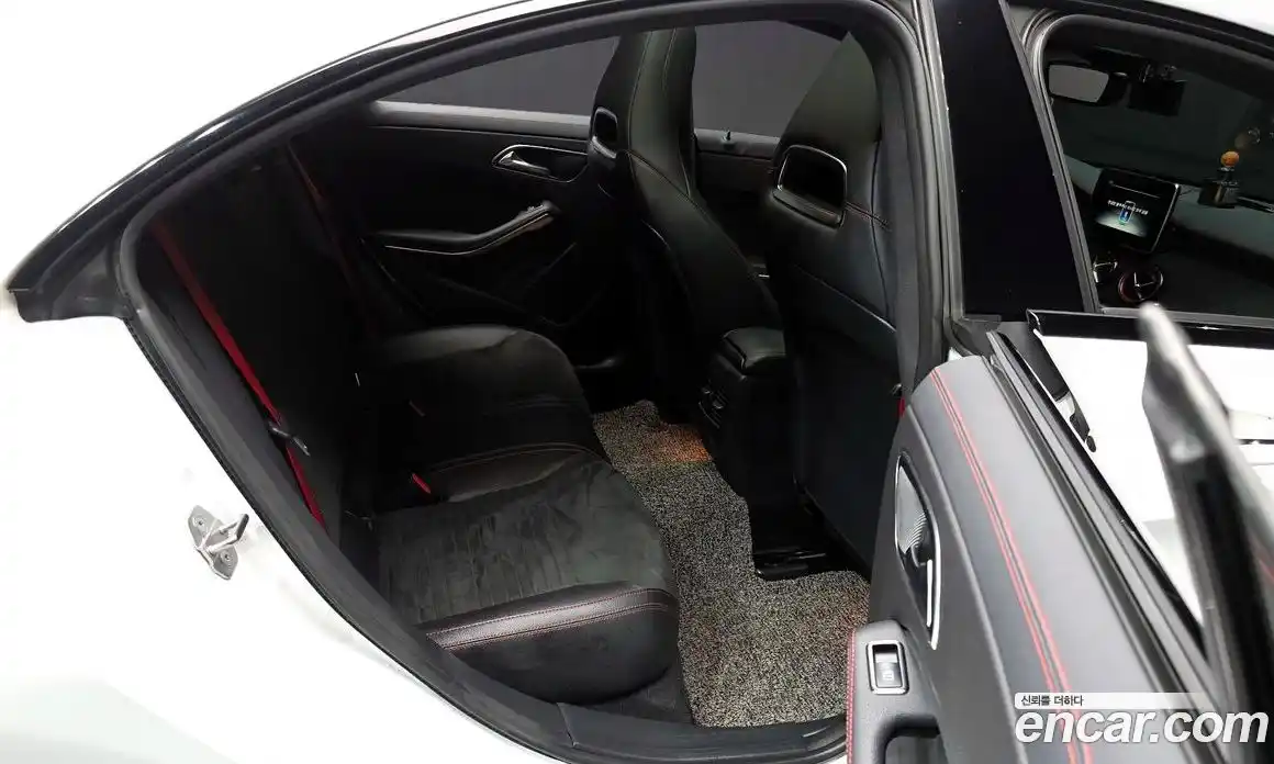 Mercedes-Benz CLA-Class 2019 2.0 Автомат в Москве № 194925, фото 12