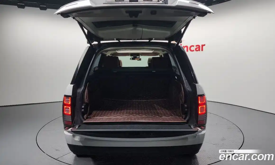 Land Rover Range-Rover 2016 4.4 Автомат в Москве № 198149, фото 11