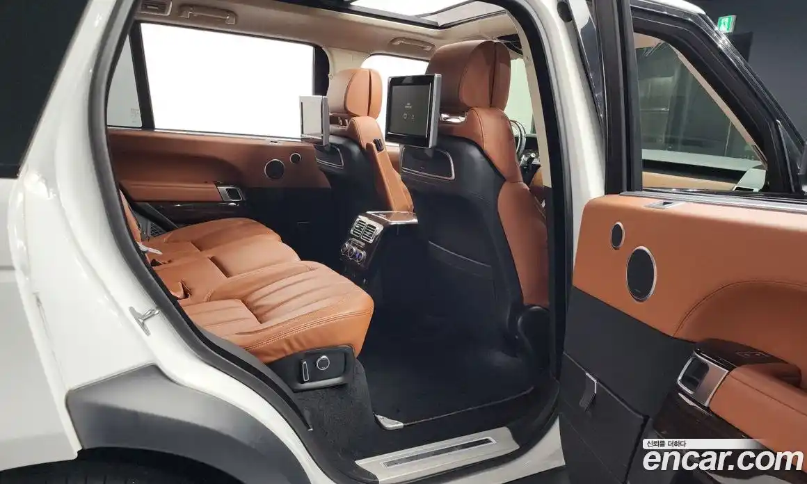 Land Rover Range-Rover 2016 4.4 Автомат в Москве № 198149, фото 20