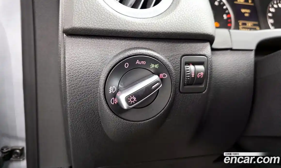 Volkswagen Tiguan 2014 2.0 Автомат в Москве № 199165, фото 2