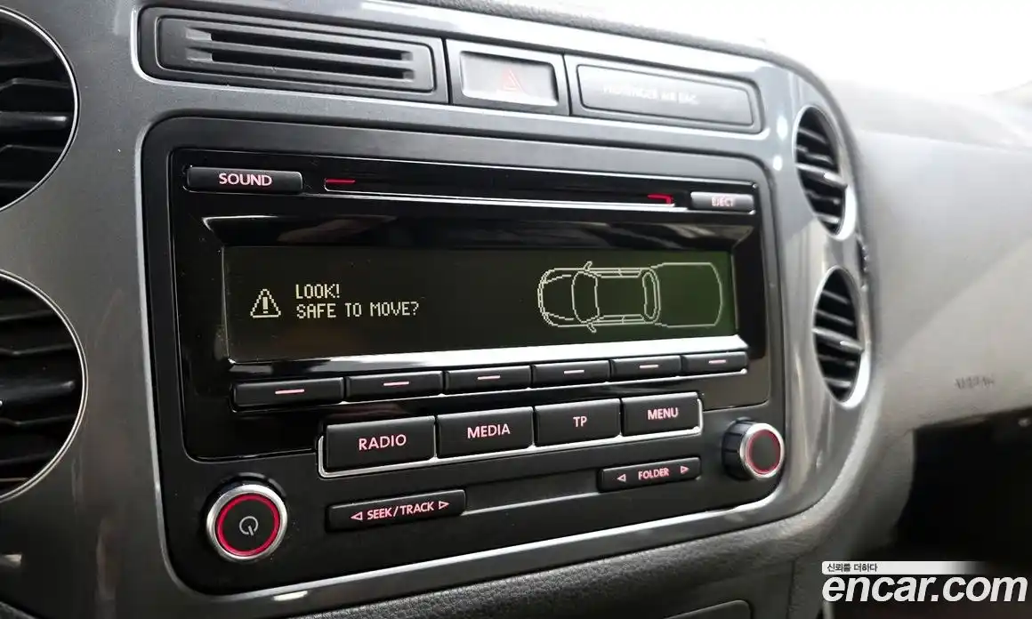 Volkswagen Tiguan 2015 2.0 Автомат в Москве № 203936, фото 11