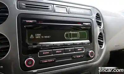 Volkswagen Tiguan 2015 2.0 Автомат в Москве № 203936, миниатюра 11