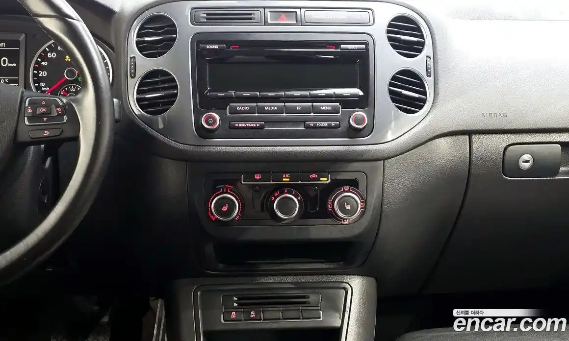 Volkswagen Tiguan 2015 2.0 Автомат в Москве № 203936, фото 13