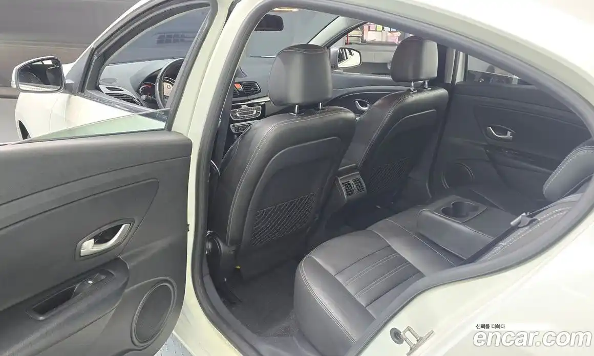 Renault SM3 2016 1.6 Автомат в Москве № 208685, фото 15