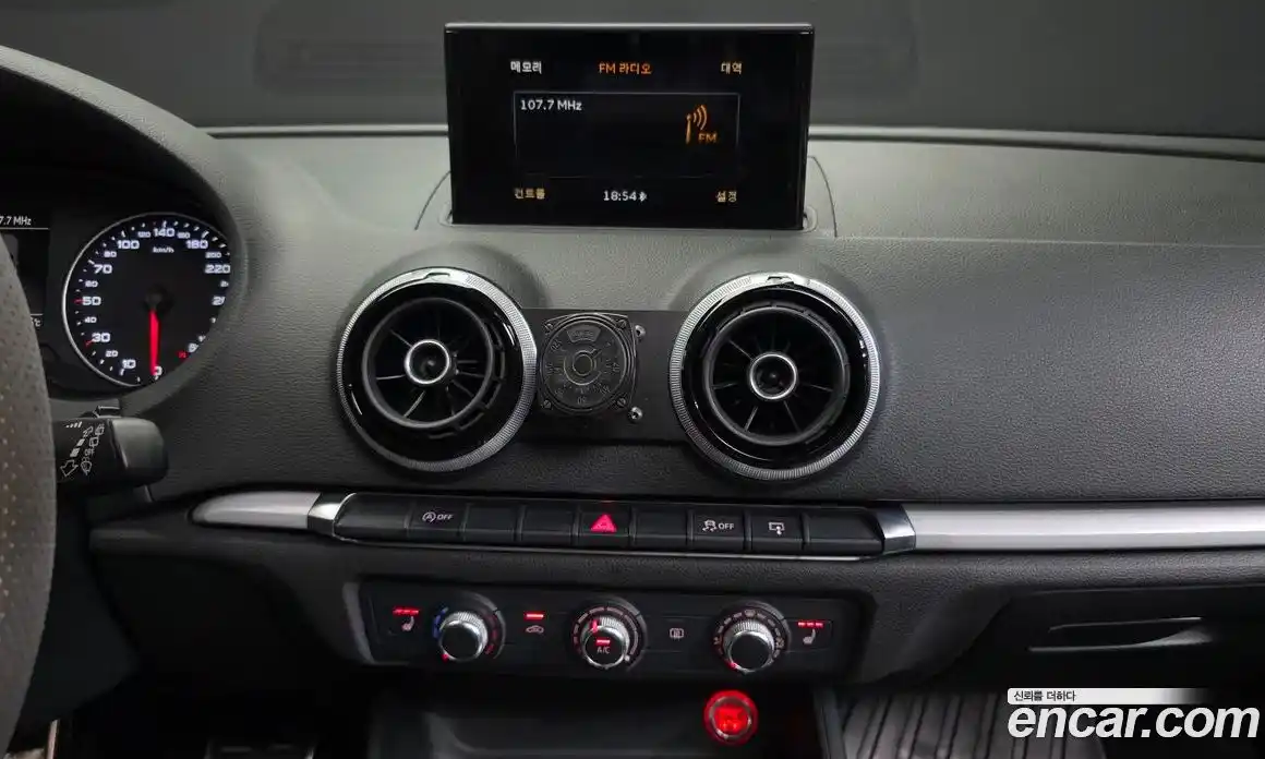 Audi A3 2015 1.6 Автомат в Москве № 212597, фото 18