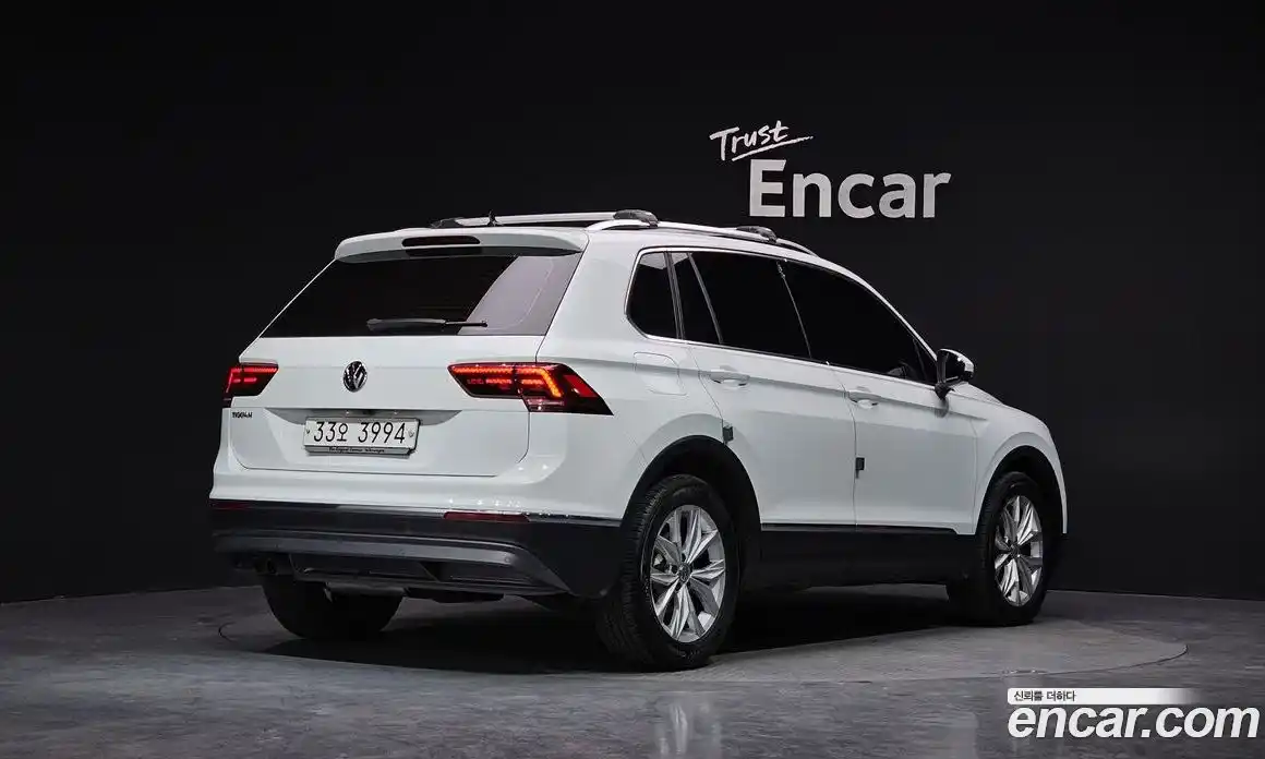 Volkswagen Tiguan 2018 2.0 Автомат в Москве № 214985, фото 11