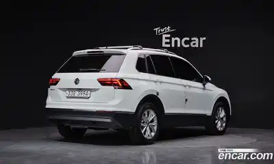 Volkswagen Tiguan 2018 2.0 Автомат в Москве № 214985, миниатюра 11