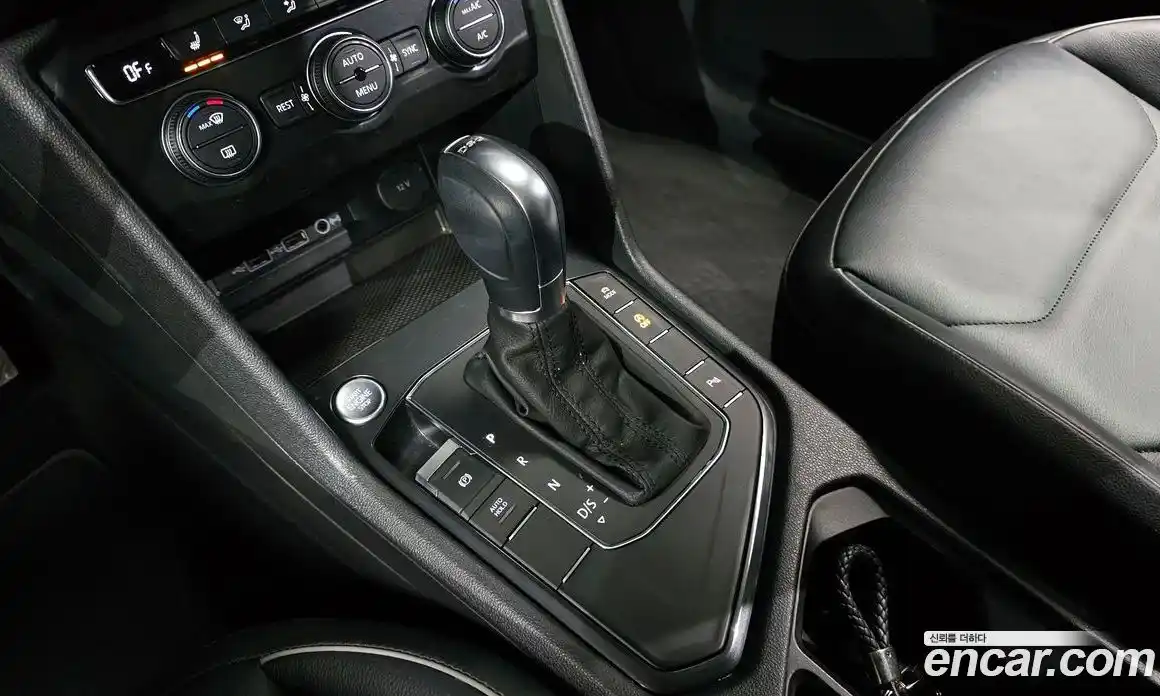 Volkswagen Tiguan 2018 2.0 Автомат в Москве № 214985, фото 18