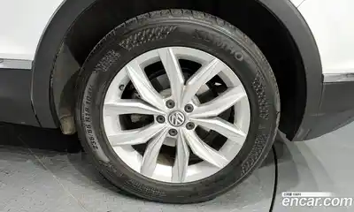 Volkswagen Tiguan 2018 2.0 Автомат в Москве № 214985, миниатюра 5