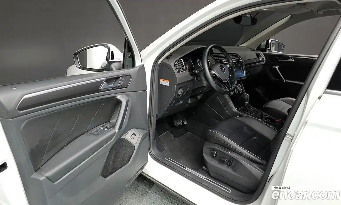 Volkswagen Tiguan 2018 2.0 Автомат в Москве № 214985, фото 6