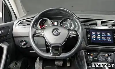 Volkswagen Tiguan 2018 2.0 Автомат в Москве № 214985, миниатюра 7