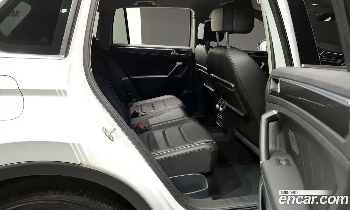 Volkswagen Tiguan 2018 2.0 Автомат в Москве № 214985, фото 10