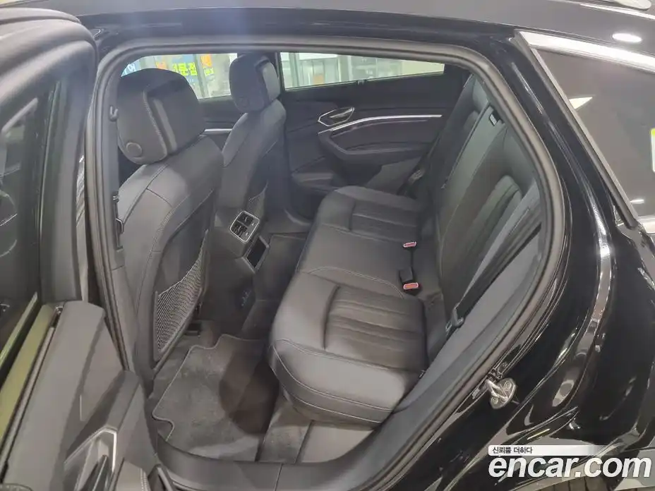 Audi Q8 e-tron 2024 0.3 Автомат в Москве № 230311, фото 13