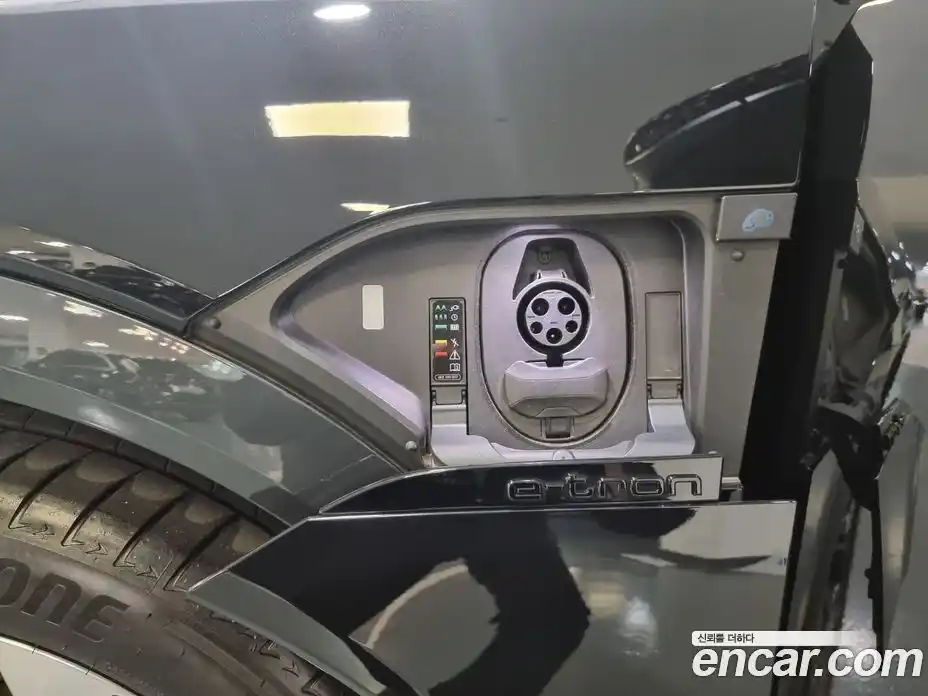 Audi Q8 e-tron 2024 0.3 Автомат в Москве № 230311, фото 17