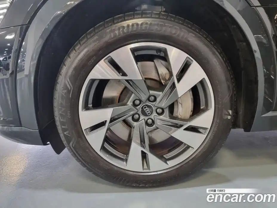 Audi Q8 e-tron 2024 0.3 Автомат в Москве № 230311, фото 5