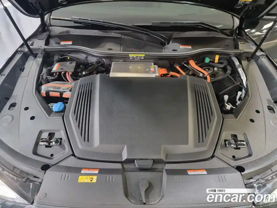 Audi Q8 e-tron 2024 0.3 Автомат в Москве № 230311, фото 6