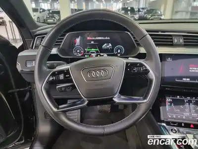 Audi Q8 e-tron 2024 0.3 Автомат в Москве № 230311, миниатюра 7