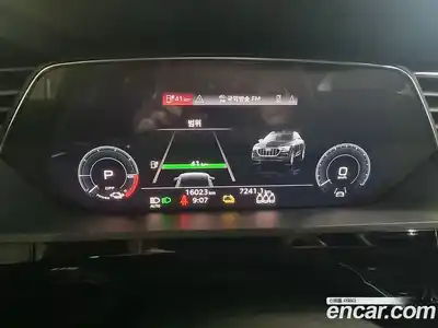 Audi Q8 e-tron 2024 0.3 Автомат в Москве № 230311, миниатюра 8