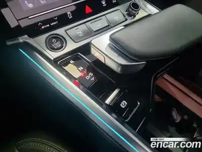 Audi Q8 e-tron 2024 0.3 Автомат в Москве № 230311, миниатюра 9