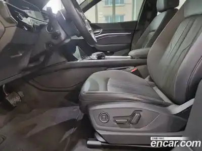 Audi Q8 e-tron 2024 0.3 Автомат в Москве № 230311, миниатюра 10