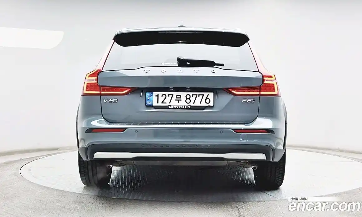 Volvo V60 2023 2.0 Автомат в Москве № 230887, фото 3