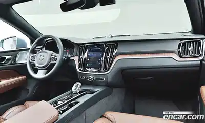 Volvo V60 2023 2.0 Автомат в Москве № 230887, миниатюра 9