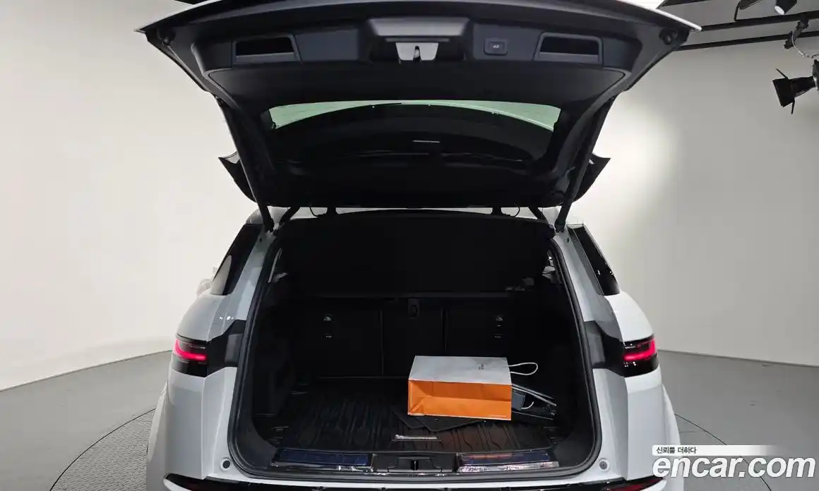 Land Rover Range-Rover Evoque 2024 2.0 Автомат в Москве № 231126, фото 19