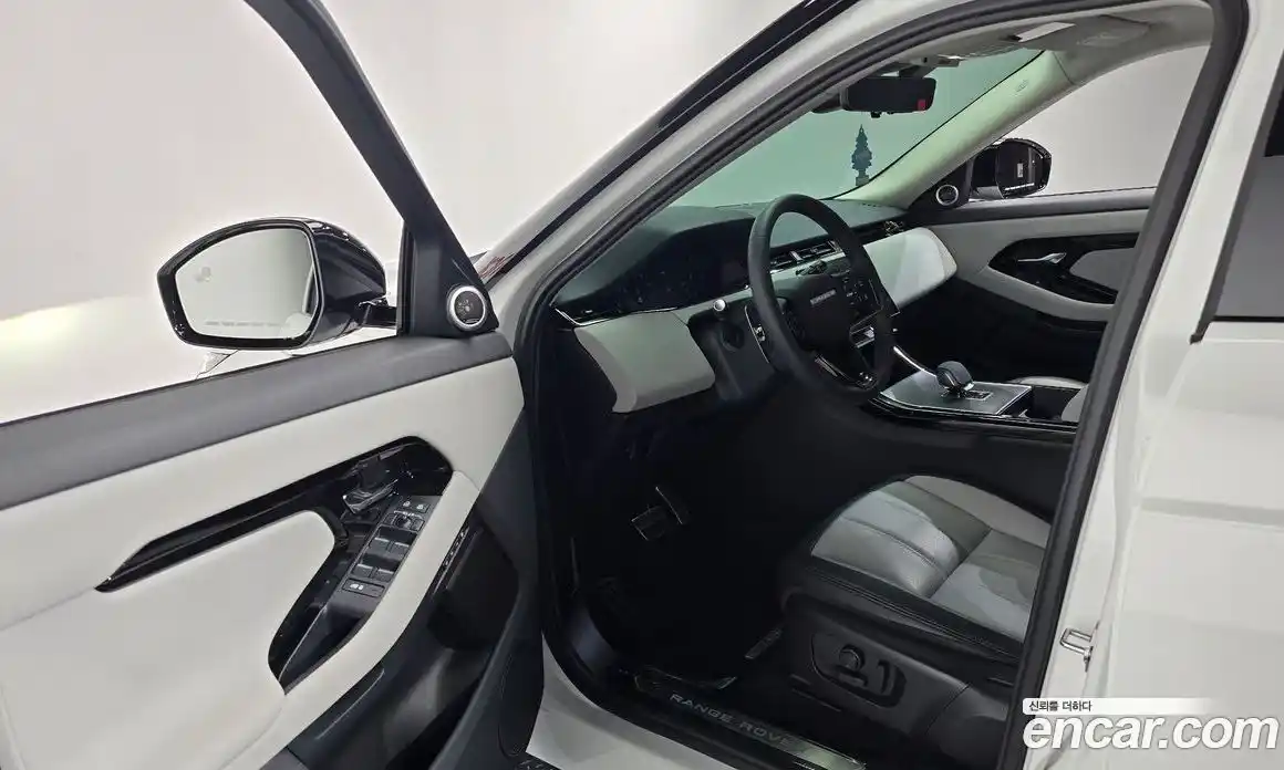 Land Rover Range-Rover Evoque 2024 2.0 Автомат в Москве № 231126, фото 9